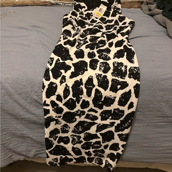 Chic Black and White Patterned Dress - Picture 1 of 9
